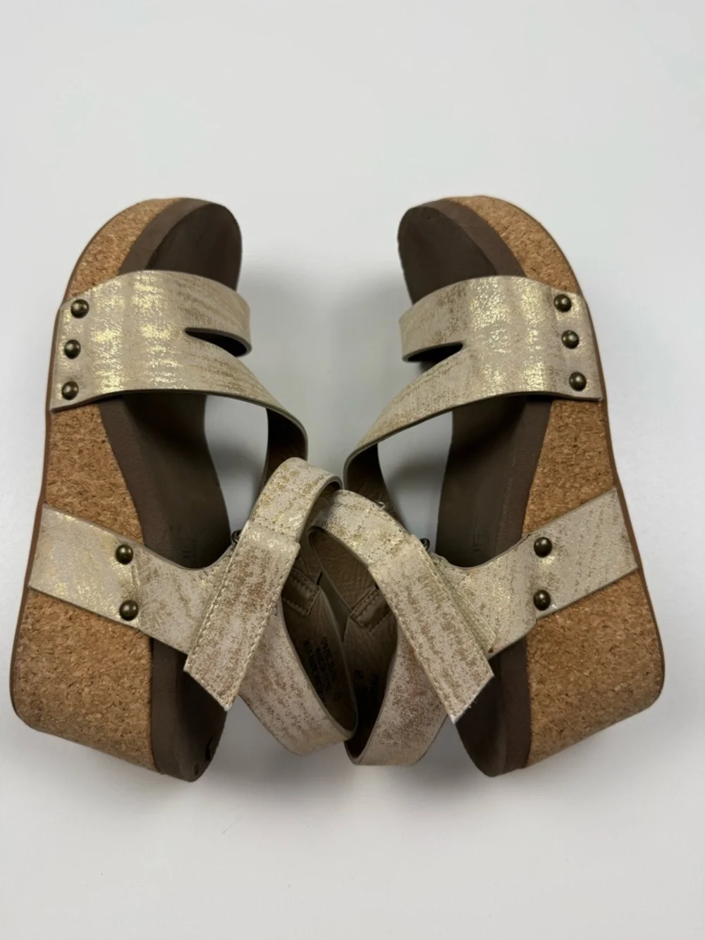 Boutique by Corkys Spring Fling Gold Strappy Studded Wedge Sandals Size 8 Women - Picture 6 of 10